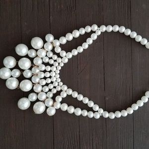 Pearl bauble necklace